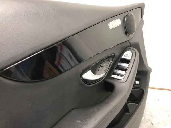 Mercedes W205 Vasen Etuoven Sisustus OEM A2055405909 image 5