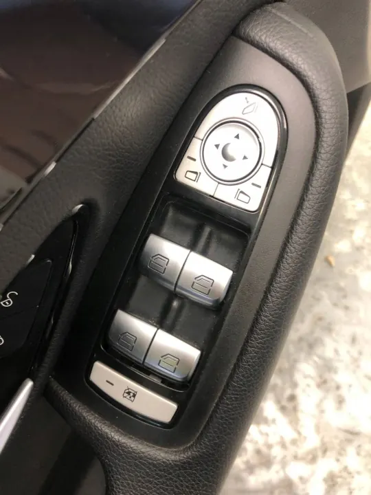 Mercedes W205 Vasen Etuoven Sisustus OEM A2055405909 image 6