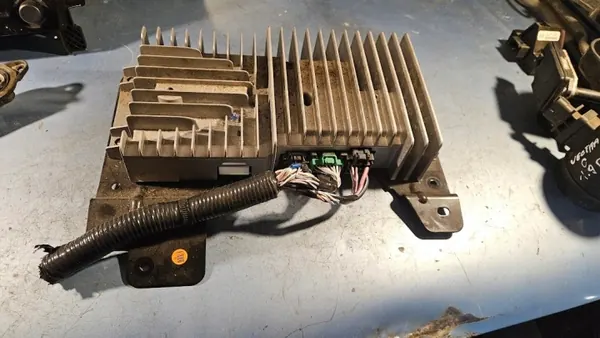 Módulo Amplificador Bose OEM EG2366920A para Mazda CX-7 image 2
