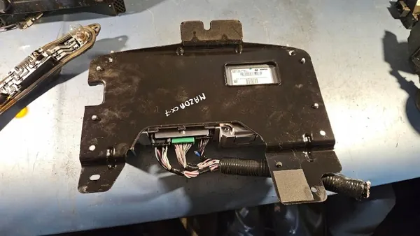 Módulo Amplificador Bose OEM EG2366920A para Mazda CX-7 image 4
