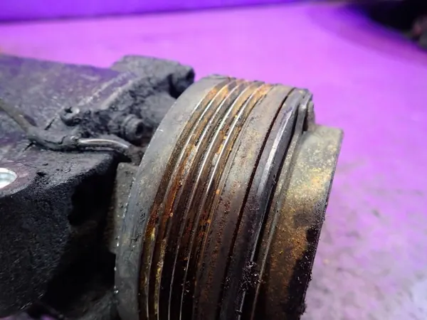 Compressore aria condizionata BMW E39 00-04 2.0 D 8390646 image 2