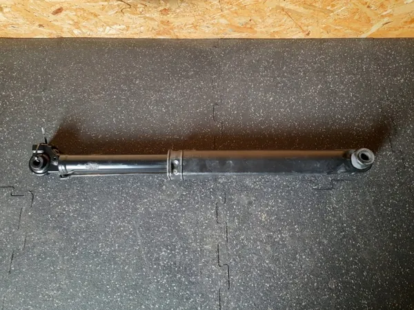 Actuateur levage cabine Renault Gama T OEM 22302641 2819227 image 2
