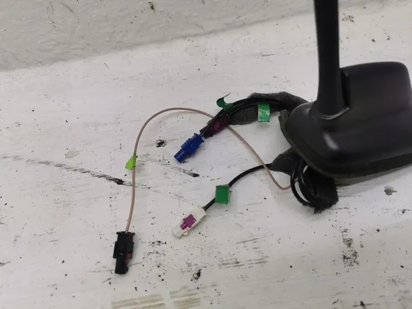 GPS Kattoantenni VW Tiguan I 5N 2007-2016 1K0035501H image 3