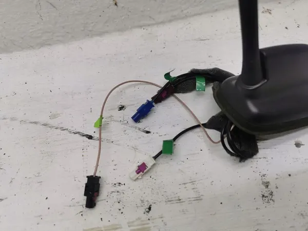 GPS Kattoantenni VW Tiguan I 5N 2007-2016 1K0035501H image 4