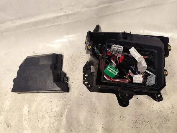 Sicherungskastenabdeckung OEM 243128516R Dacia image 2