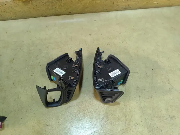 Hila FOCUS MK3 LIFT KRATKA NAWIEWU OEM - Käytetty image 6