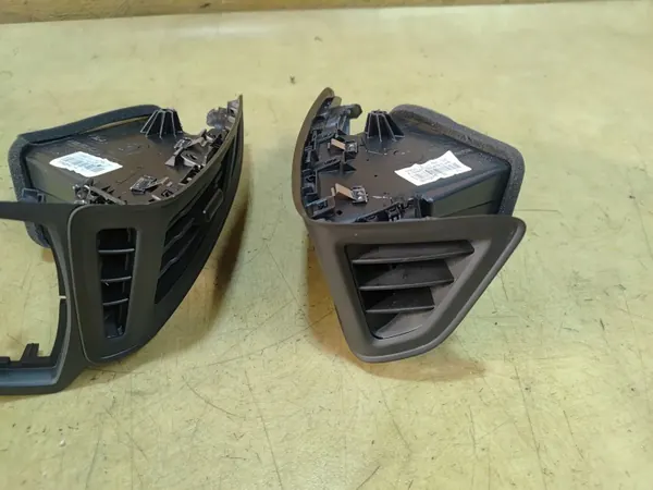 Hila FOCUS MK3 LIFT KRATKA NAWIEWU OEM - Käytetty image 8