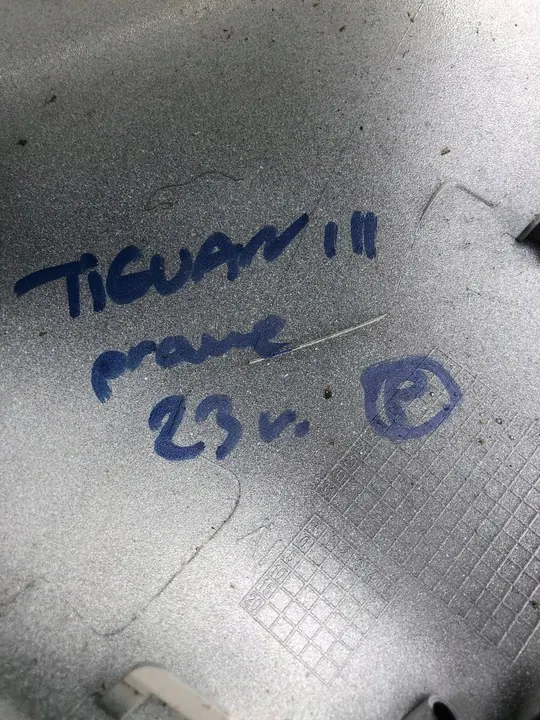 Couvercle de rétroviseur droit VW Tiguan III image 8