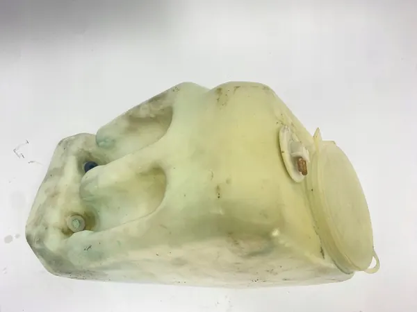 Pesunesteen säiliö Mercedes W124 image 2