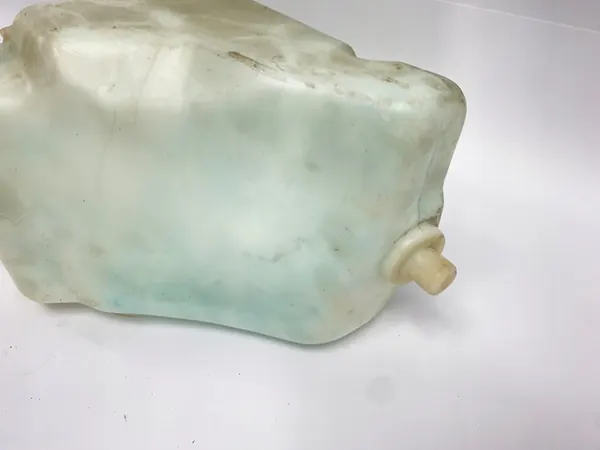 Pesunesteen säiliö Mercedes W124 image 9