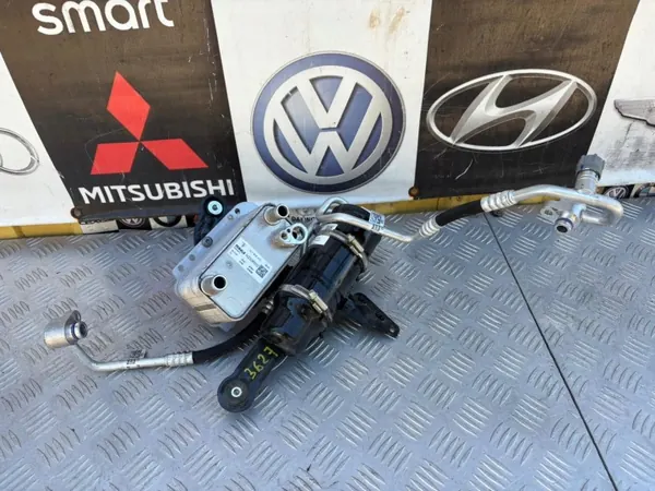 Porsche Taycan 4S AC-Kondensator OEM 9J1816412 image 2