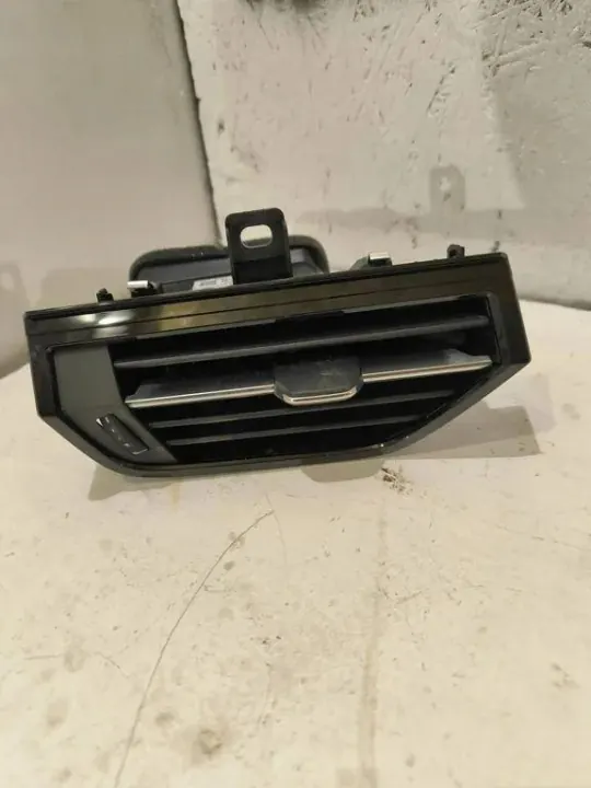 Vents tableau de bord Audi Q3 OEM 83B820902 - Occasion image 4