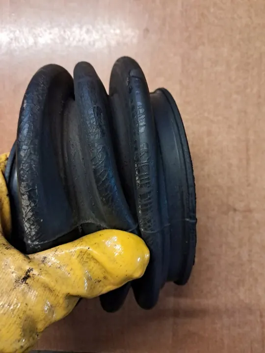 Couvercle en caoutchouc d'essieu arrière Mercedes W110 OEM image 3