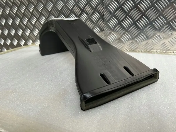 Tesla Model S 2017 Matkustamon ilmakanava OEM 100828100F image 3