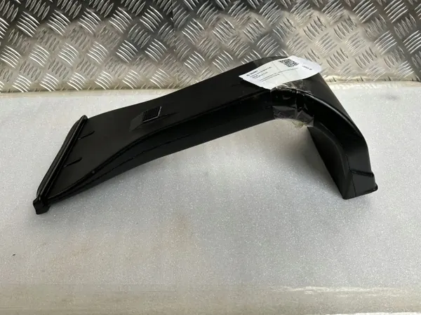 Tesla Model S 2017 Matkustamon ilmakanava OEM 100828100F image 4