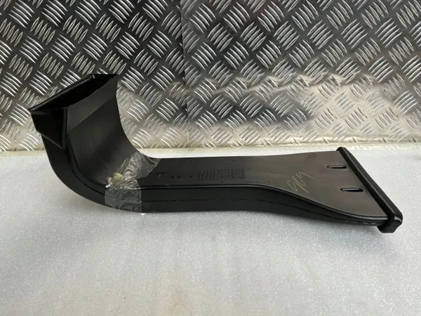 Tesla Model S 2017 Matkustamon ilmakanava OEM 100828100F image 5