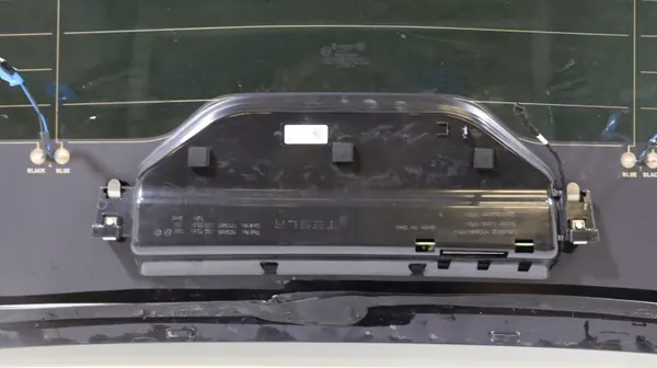 Tesla Y Heckklappenglas OEM 1619890-00-C Gebraucht image 9