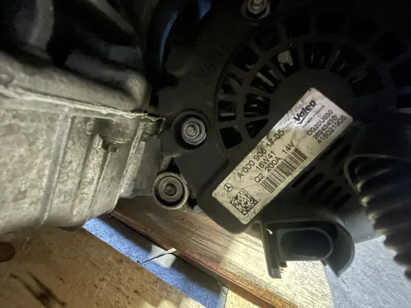 MERCEDES C KLASA W205 4.0 AMG Vaihtovirtageneraattori A0009061705 image 2