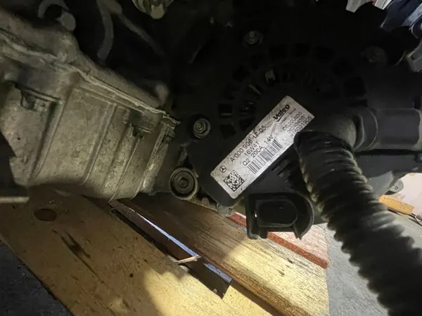 MERCEDES C KLASA W205 4.0 AMG Vaihtovirtageneraattori A0009061705 image 3