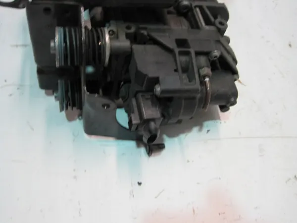 Audi 4M0616005F Fjädringspump - Begagnad OEM-del image 3