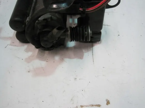 Audi 4M0616005F Fjädringspump - Begagnad OEM-del image 4