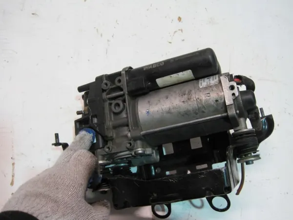 Audi 4M0616005F Fjädringspump - Begagnad OEM-del image 5