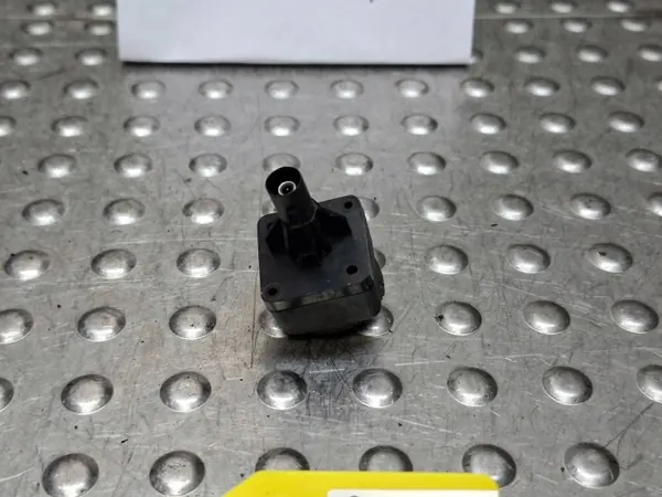 Câmera retrovisor direito OEM 284196UA0B Nissan image 3
