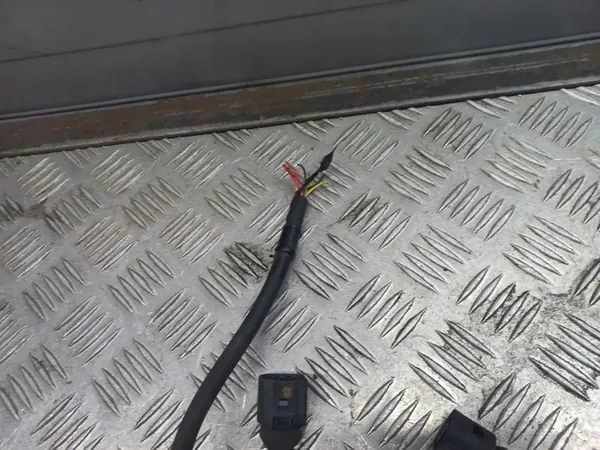 Câble de capteur ABS arrière droit Audi A5 2018 OEM 8W0972254 image 4