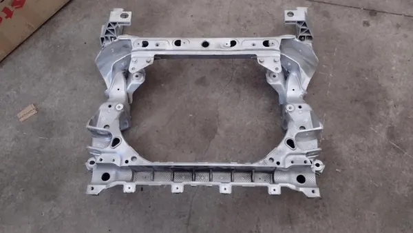 Carrinho Frontal Mercedes OEM A2056200400 para W205 C43 image 6