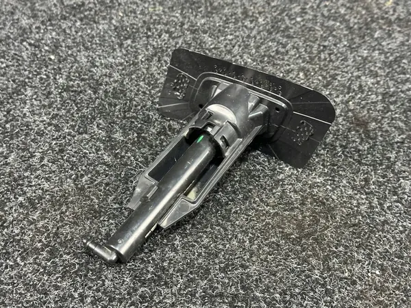 VOLVO XC60 II 18- Left Headlight Washer 32418737 image 2