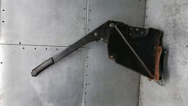 Levier de Frein à Main Iveco Daily 2.3D 06R image 1