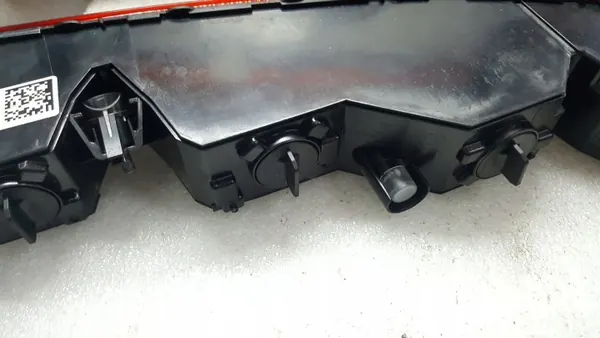 Audi Q3 8U Heckstoßstangenleuchte rechts OEM 003/159 image 8