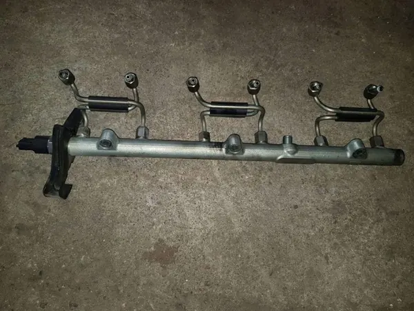 BMW 5 Touring E39 Diesel inspuitrail OEM 08311004857 image 3