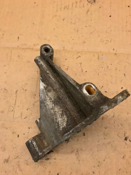 Support de pompe de direction OEM 037145531B image 2