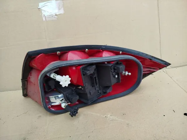 Luz trasera izquierda Audi TT 8N facelift 2004 image 2