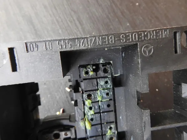 Mercedes-Benz Relaisbox OEM 1245450140 für E W124 image 5