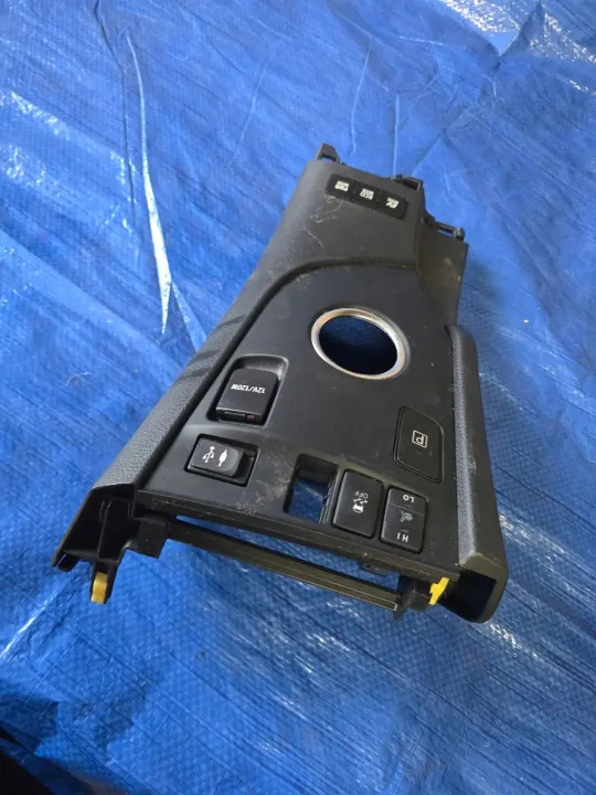 Panel túnel central Toyota Auris OEM 5883302200 image 2