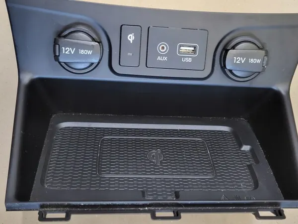 Hyundai Tucson 3 USB-Port Aux-Eingang OEM Gebraucht image 3