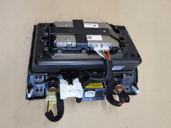 Hyundai Tucson 3 USB-Port Aux-Eingang OEM Gebraucht image 4
