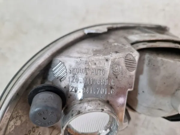 SKODA OCTAVIA II LIFT FAROL HALÓGENO ESQUERDO 1Z0941699C image 6