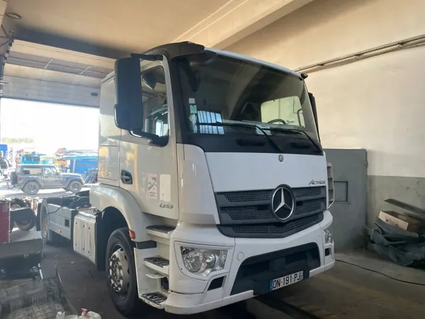 Cabine Mercedes Actros MP4 - Complète ou Pièces image 3