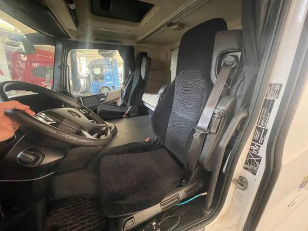 Cabine Mercedes Actros MP4 - Complète ou Pièces image 6