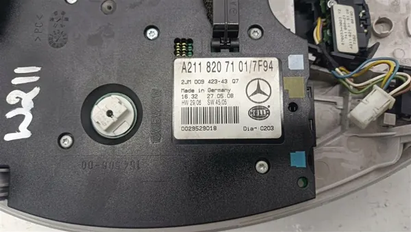 Mercedes W211 E-Klasse interieurverlichting OEM A2118207101 image 5