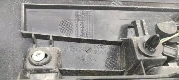 Éclairage plaque OEM 908681KA6A Nissan Juke image 3