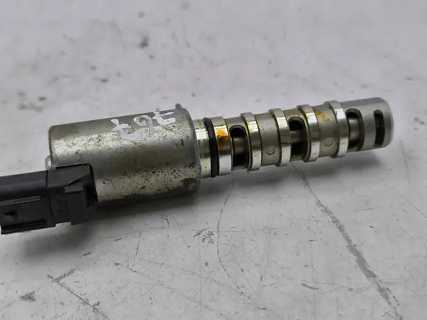 Suzuki OE AMD121117 Solenoide de Distribución Variable image 3