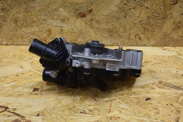 Vattenpump Termostat Hölje Volvo XC40 1.5 TB OEM 32208947 image 10