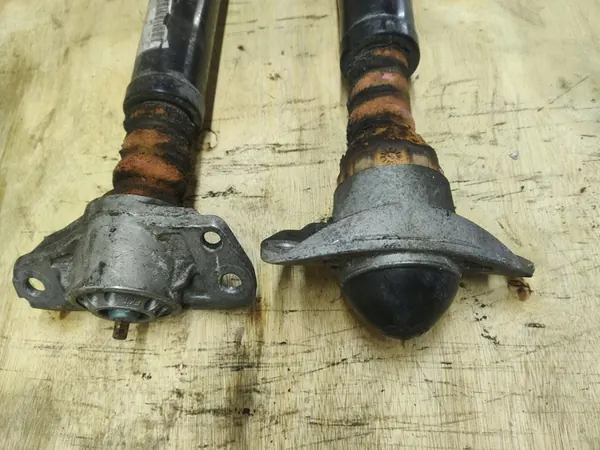 Ammortizzatore posteriore Volkswagen Touran 2013 1T0513029R image 3