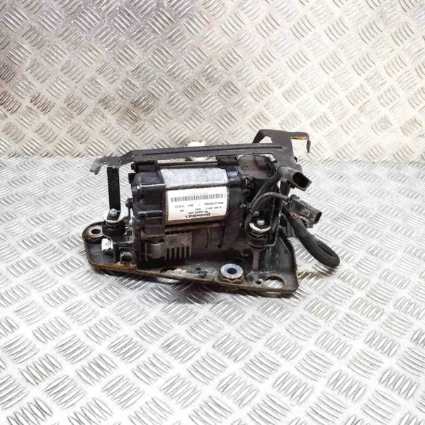 Volvo XC60 II Luftfjädringskompressor OEM 15150000713 image 3