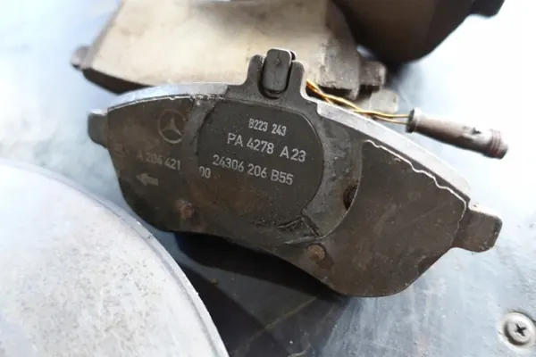 Mercedes Remblokken OEM 2124211312-204 Voor image 3