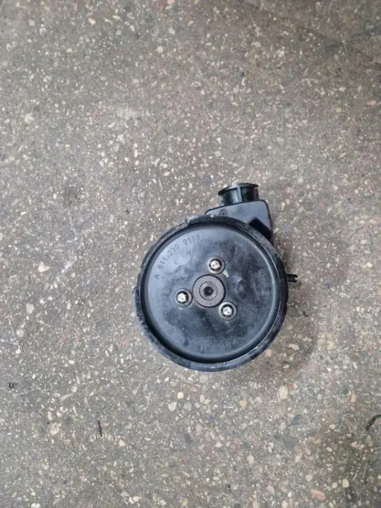 Pompe de direction assistée Mercedes-Benz OEM A6112300115 image 2